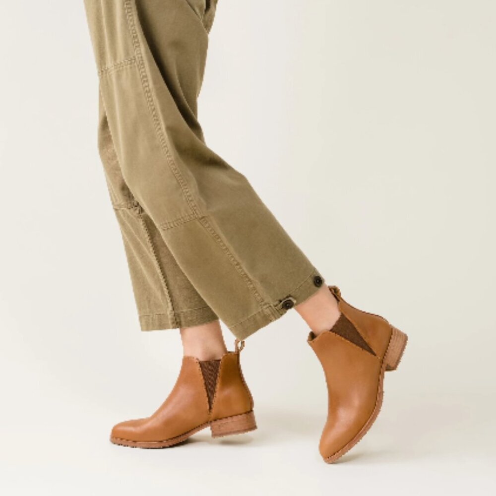 Nisolo Tan Leather Chelsea Ankle Boots